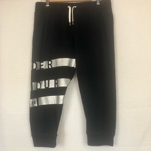 Under Armour Cropped Sweatpants. Size lLarge